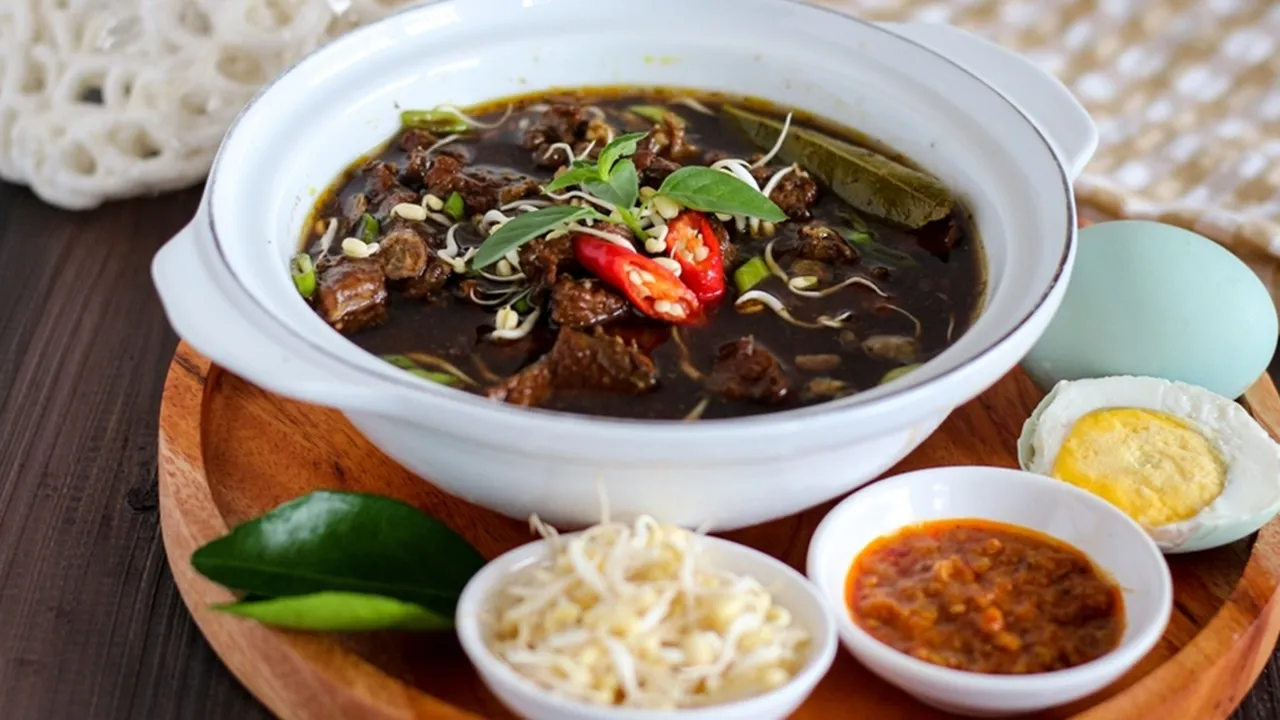 Lezatnya Rawon, Kuliner Lokal Jawa Timur yang Kini Dinobatkan Sebagai Sup Terenak di Dunia Lezatnya Rawon, Kuliner Lokal Jawa Timur yang Kini Dinobatkan Sebagai Sup Terenak di Dunia