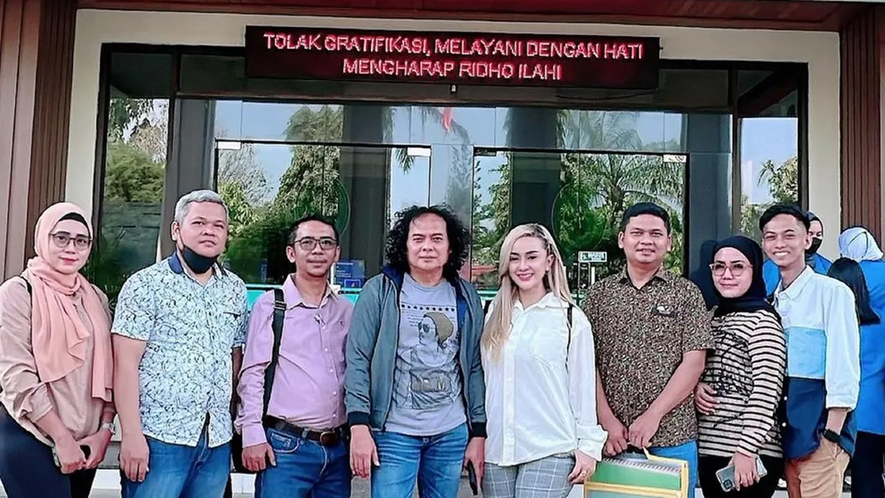 Lia Ladysta Resmi Sandang Status Janda Untuk Kedua Kalinya