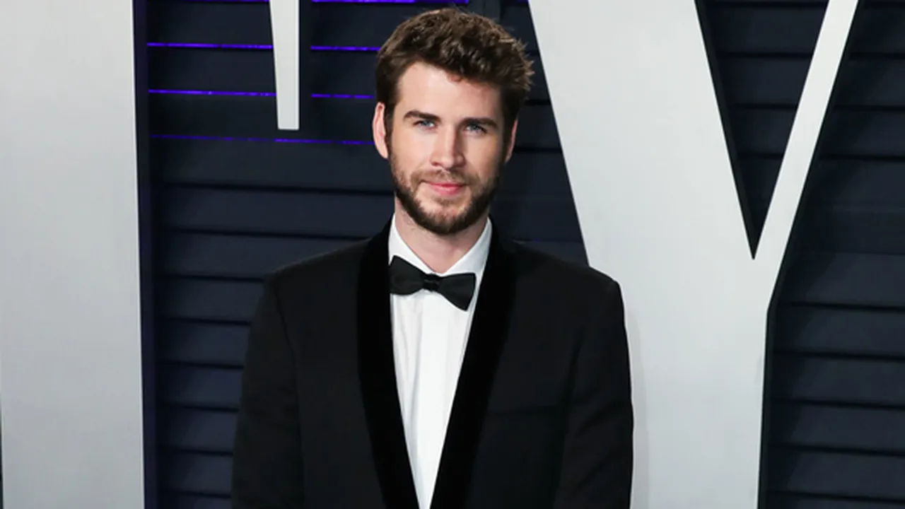 Liam Hemsworth Akhirnya Tertangkap Mesra Bareng Pacar Barunya, Gabriella Brooks