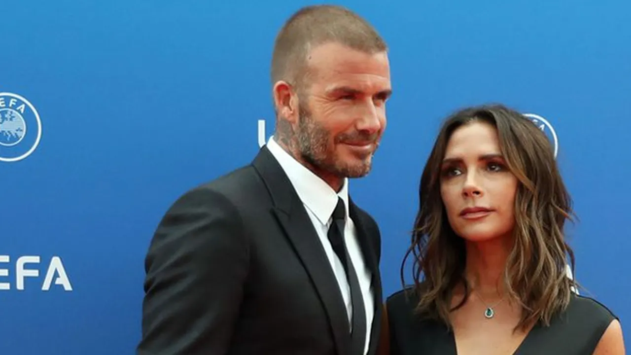 Liburan Bareng Anak, David & Victoria Beckham Tertangkap Mesra