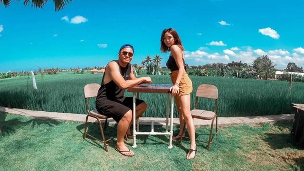 Liburan Bareng ke Bali - Mesra di Kolam Renang, Gisel dan Wijin Makin Lengket