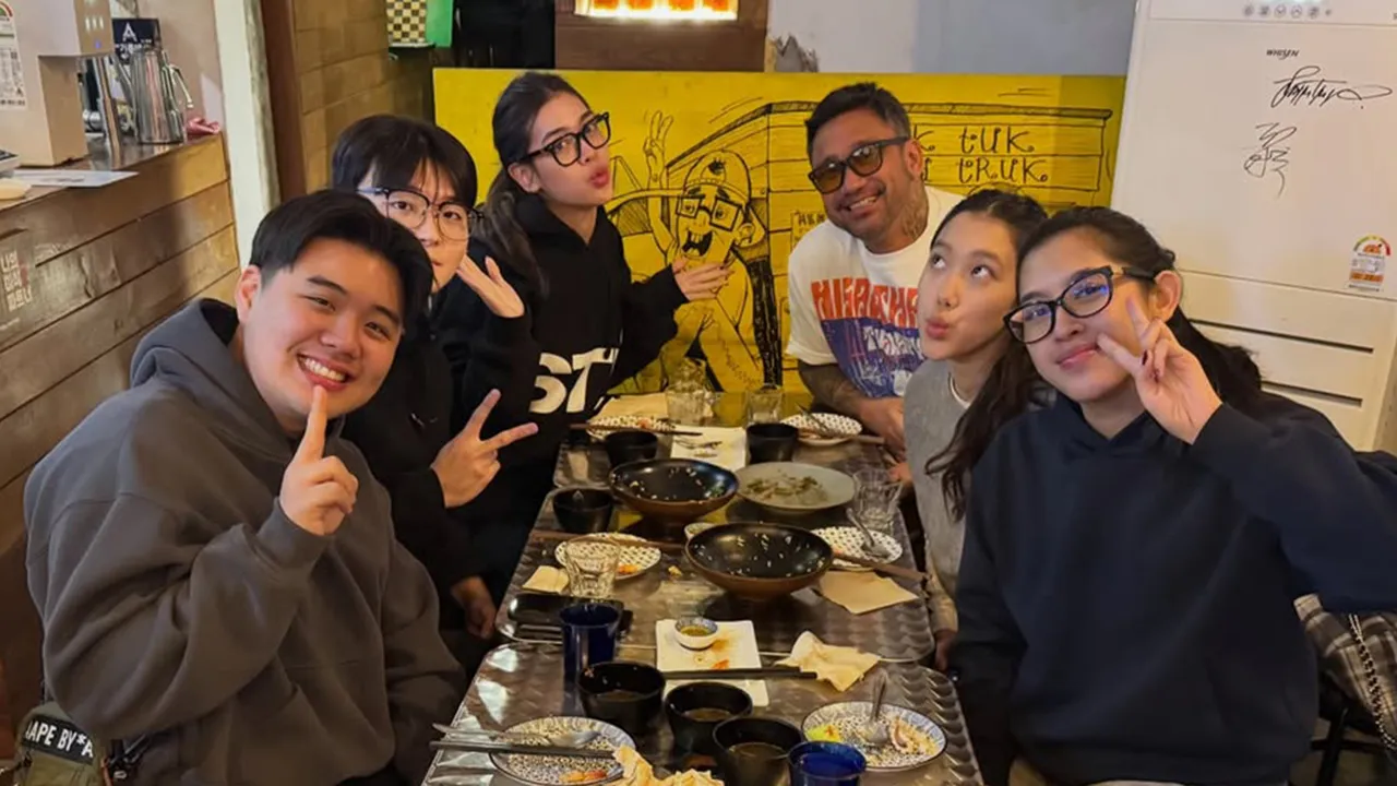 Liburan Kayra Miendra di Korea Selatan, Cicip Kuliner Thailand Bareng Keluarga
