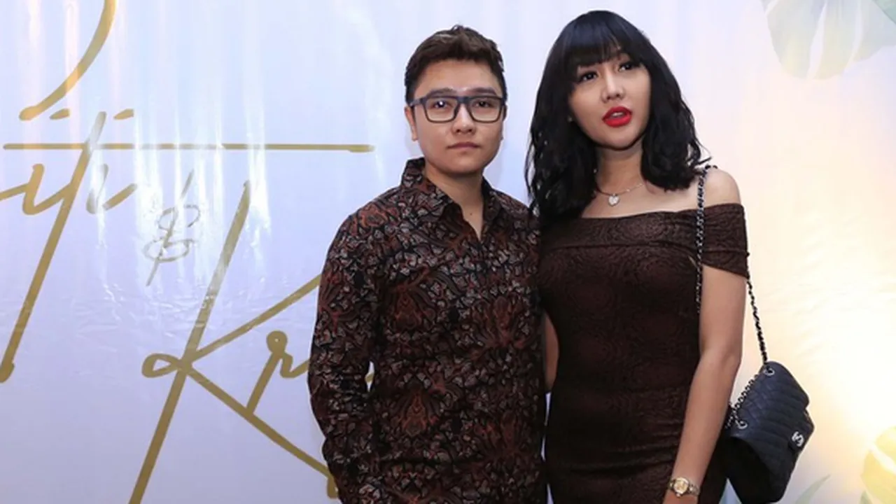 Liburan ke Australia, Lucinta Luna Pamer Foto Pakai Baju Renang - Digendong Pacar