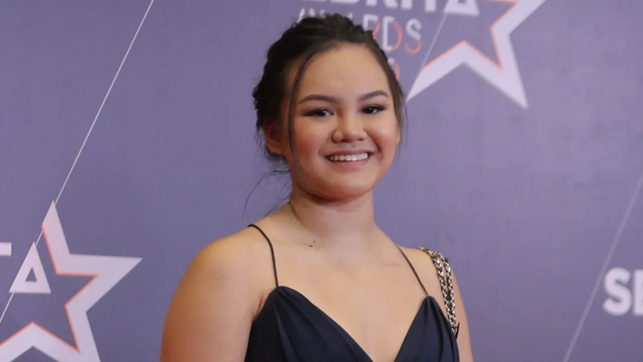 Liburan ke Bali, Shafa Harris Pamer Body Berbikini Sambil Berjemur