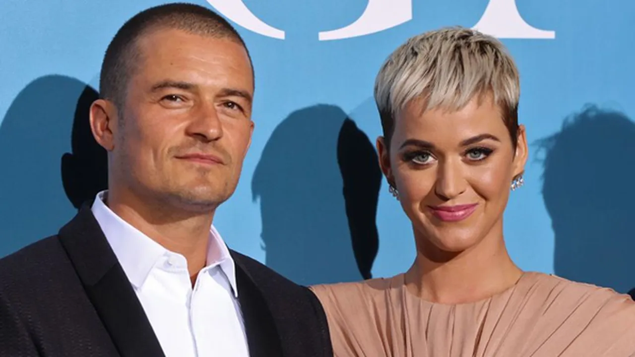Liburan Romantis ke Yunani, Katy Perry Peluk Mesra Orlando Bloom