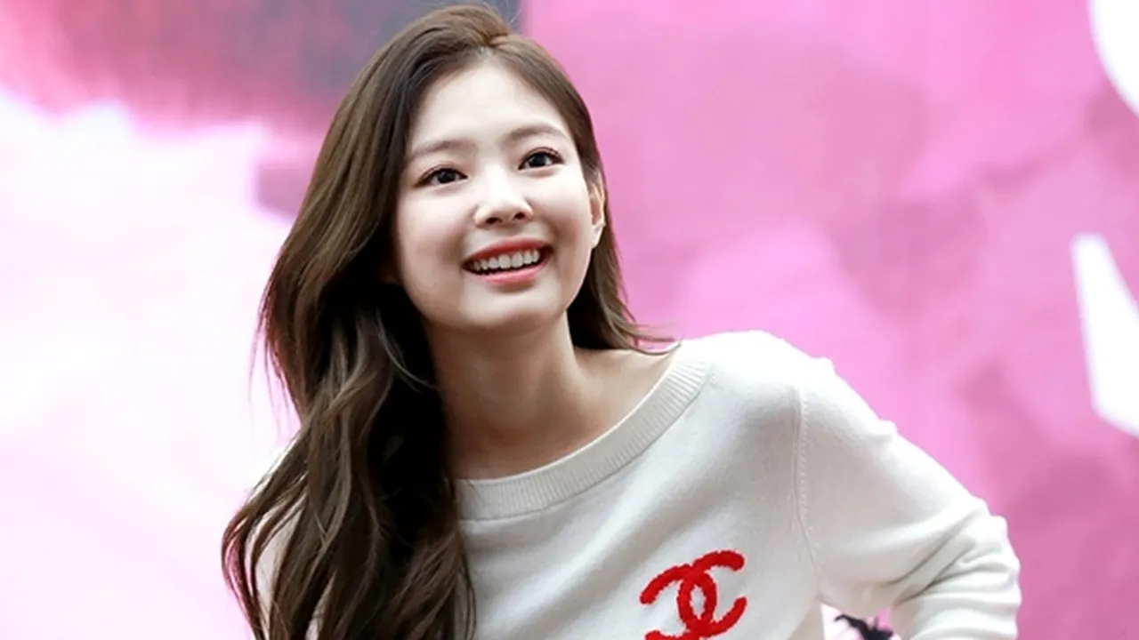 Lihat Fans Menangis di Konser, Jennie BLACKPINK Lakukan Hal Manis Ini