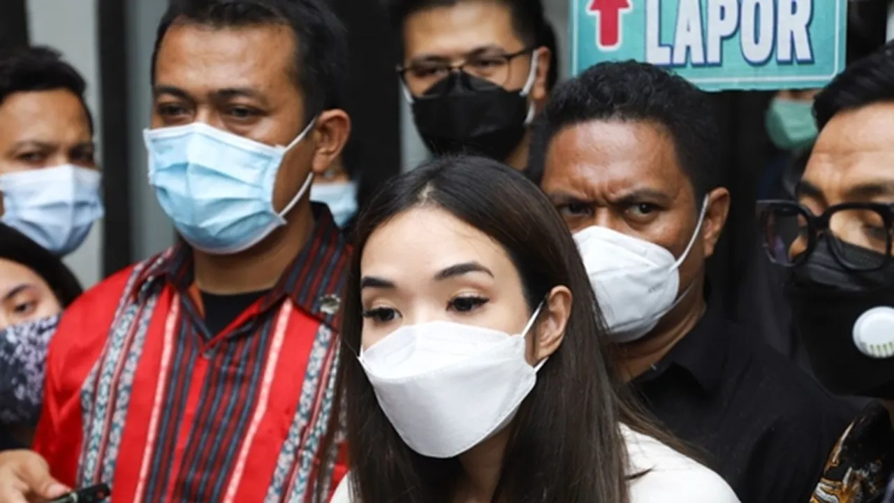 Lika-Liku Penyebar Video Syur Gisel-Nobu Hingga Kini Divonis 9 Bulan Penjara Lika-Liku Penyebar Video Syur Gisel-Nobu Hingga Kini Divonis 9 Bulan Penjara