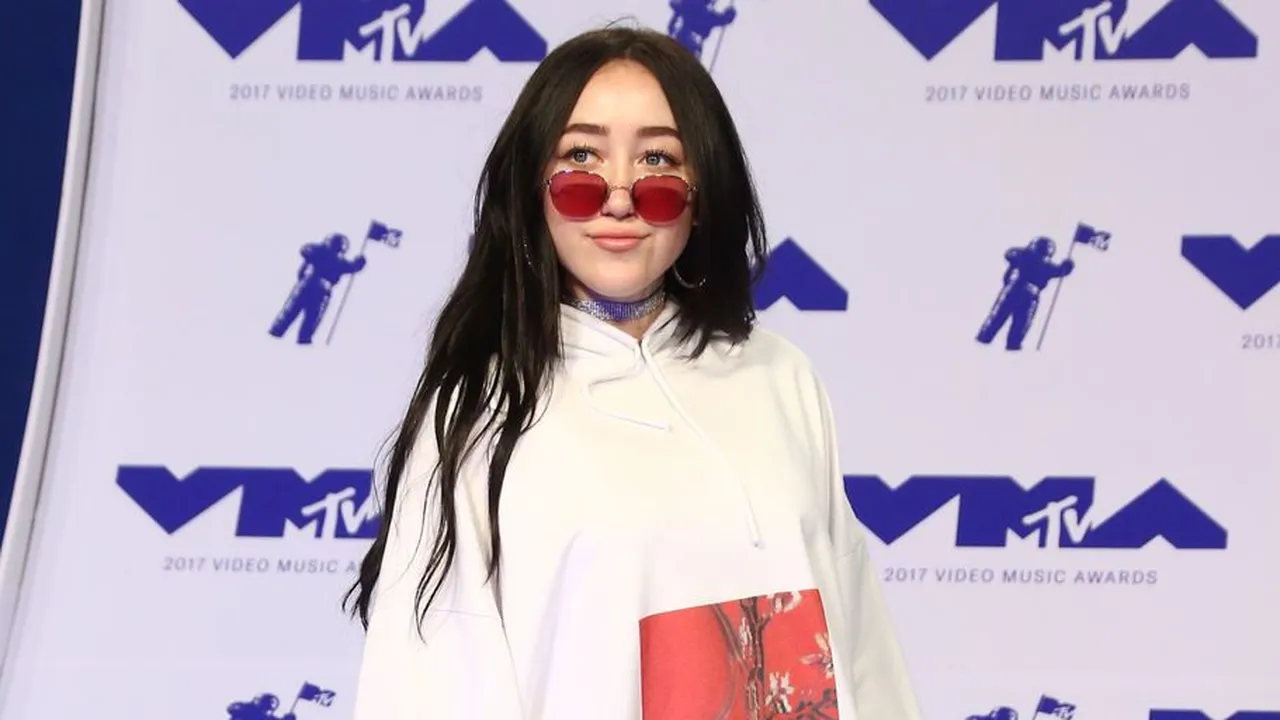 Lima Bulan Putus dari Noah Cyrus, Lil Xan Umumkan Kehamilan Pacar Barunya
