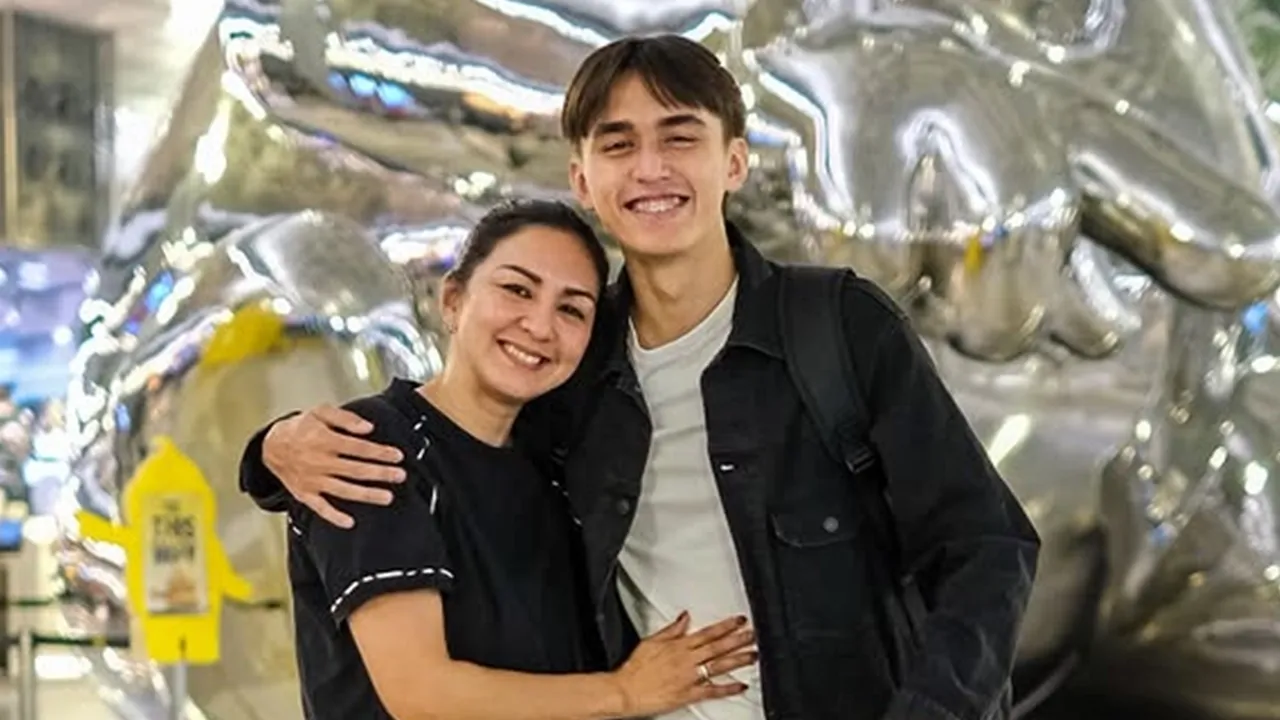 Lionel Kembali ke Eropa, Donna Agnesia Antar ke Bandara dengan Haru
