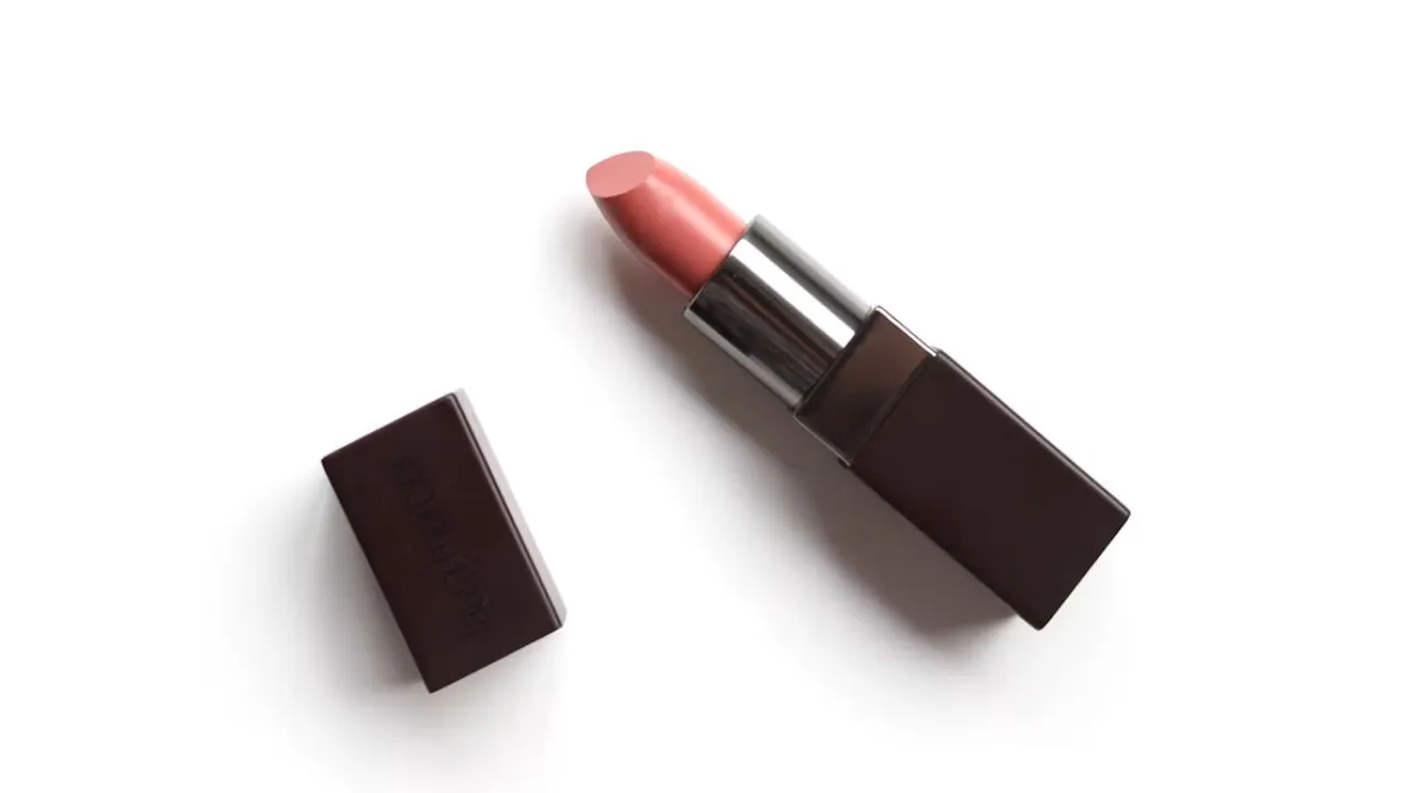 Lipstik Tinggal Sedikit? Ini Cara Mengambil Sisa Produk di Dalam Kemasan agar Tidak Terbuang