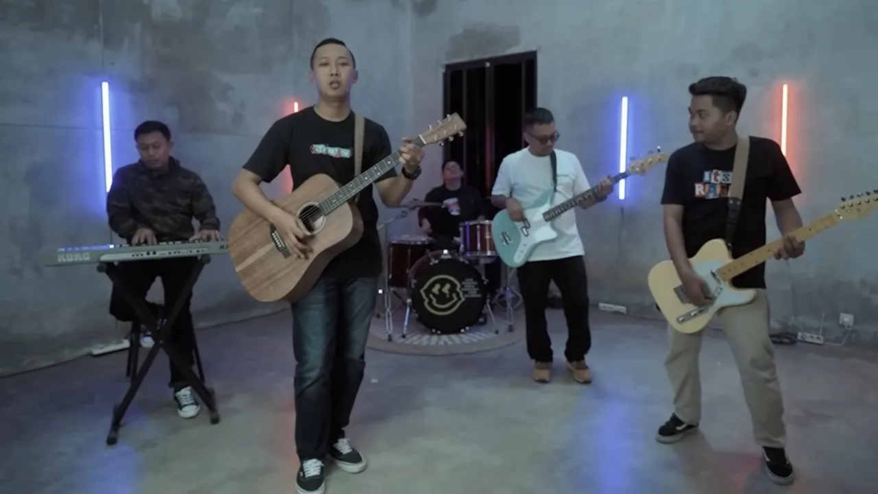 Lirik & Chord 'Klebus' Ngatmombilung Beserta Artinya - Trending Youtube & Viral di TikTok