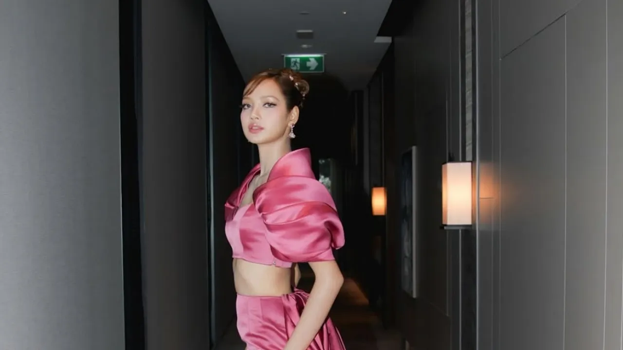 Lisa BLACKPINK Dikonfirmasi Main Film Layar Lebar Rom-Com Netflix, Debut Jadi Pemeran Utama