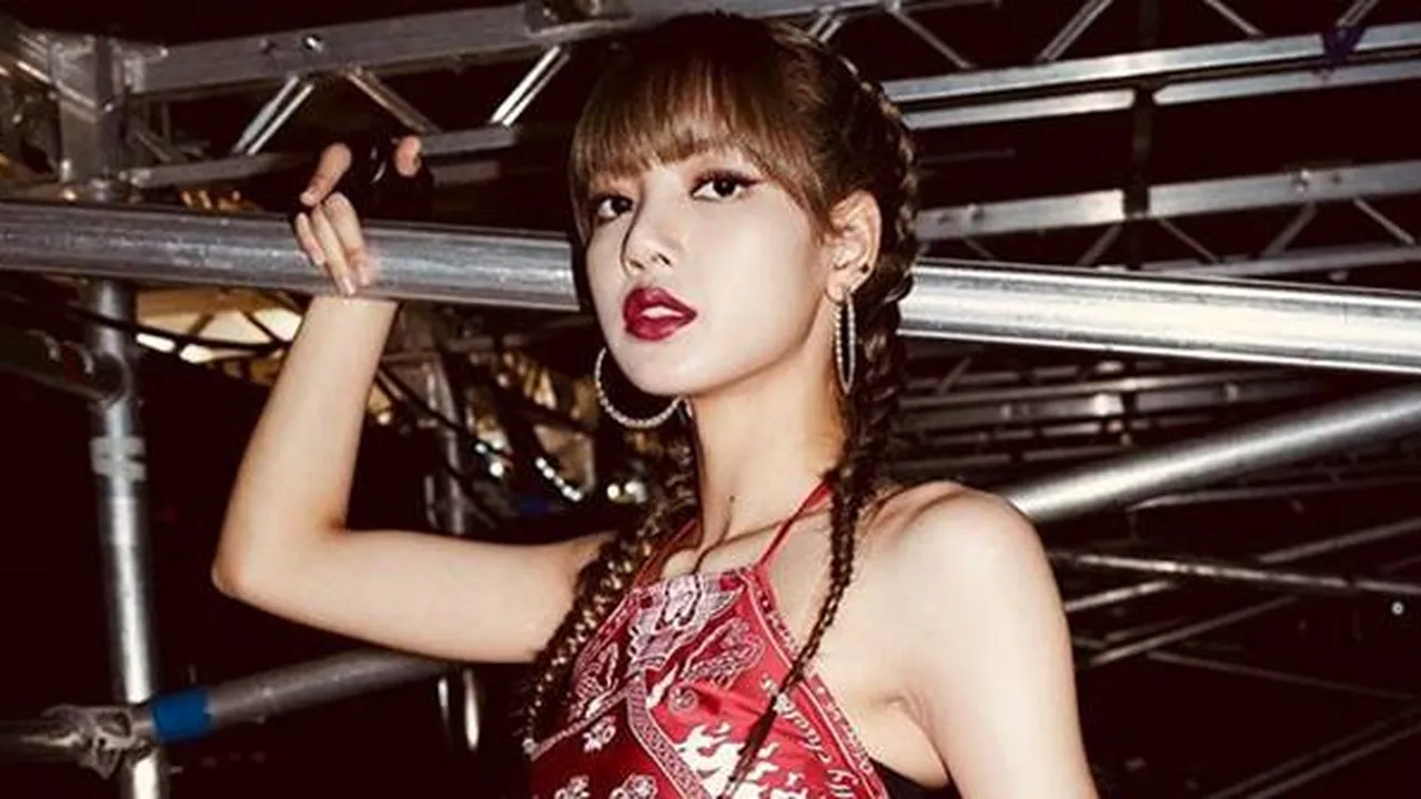 Lisa BLACKPINK Joget 'KILL THIS LOVE' Saat Hadiri Paris Fashion Week
