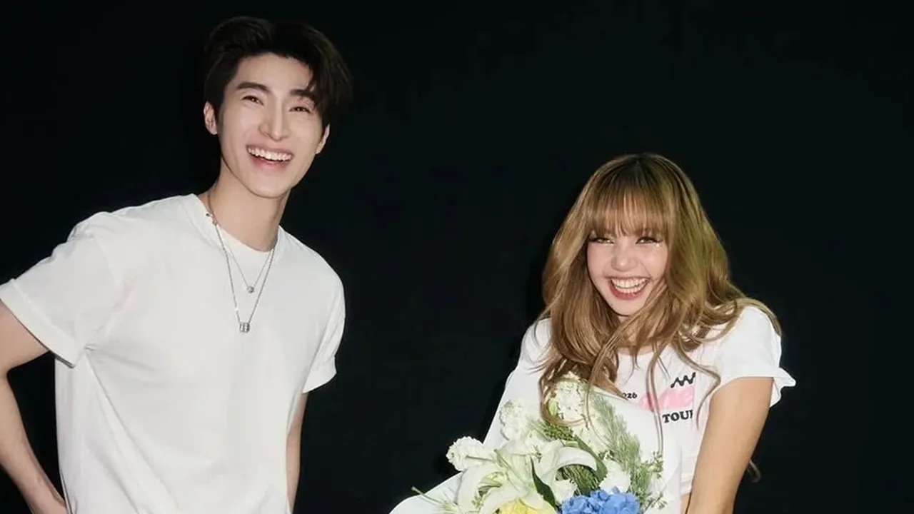 Lisa BLACKPINK Kepergok Jalan Bareng Blue Pongtiwat, Pacaran?