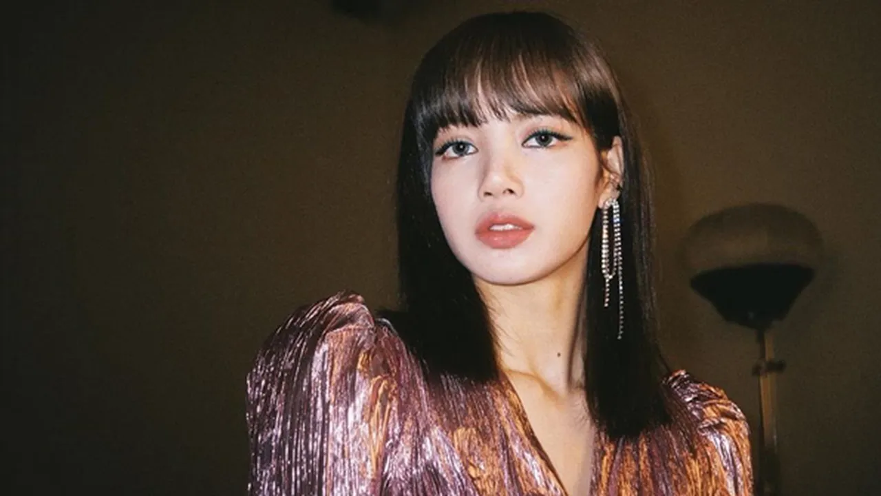 Lisa BLACKPINK Nggak Pernah Ganti Celana, Fans Ngamuk ke Stylist