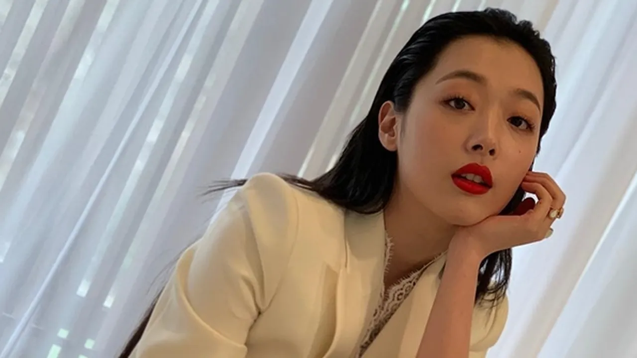 Live di Instagram, Sulli Tetap PD Nggak Pakai Bra