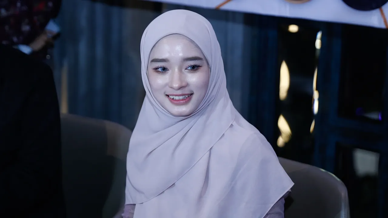 Live TikTok, Inara Rusli Disawer Para 'Sultan' Hingga Tembus Rp 1 M Live TikTok, Inara Rusli Disawer Para 'Sultan' Hingga Tembus Rp 1 M