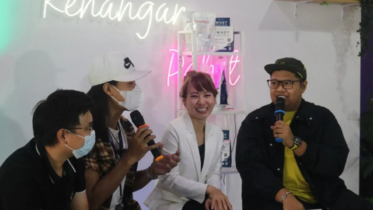 Livestreamer Elisabeth Suryani dan Djoenedi Berbagi Tips di BuzzLive Hangout