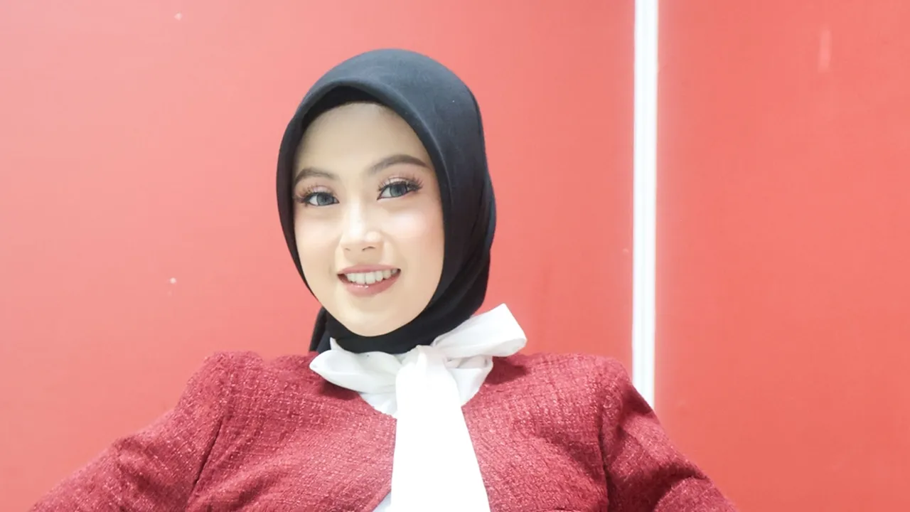 Lolos ke 53 Besar D'Academy 8, Mela Siapkan Mental untuk Tampil di Hadapan Juri Lolos ke 53 Besar D'Academy 8, Mela Siapkan Mental untuk Tampil di Hadapan Juri