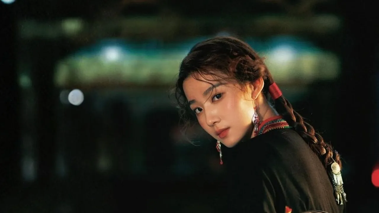 Lu Yuxiao Dikonfirmasi Main di Drama Kostum Light Through the Eternal Storm
