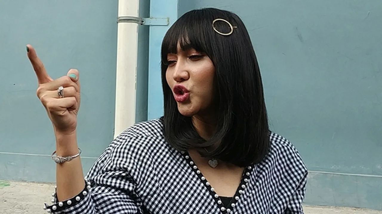 Lucinta Luna Operasi Kelopak Mata, Gara-Gara Ketimpuk Durian