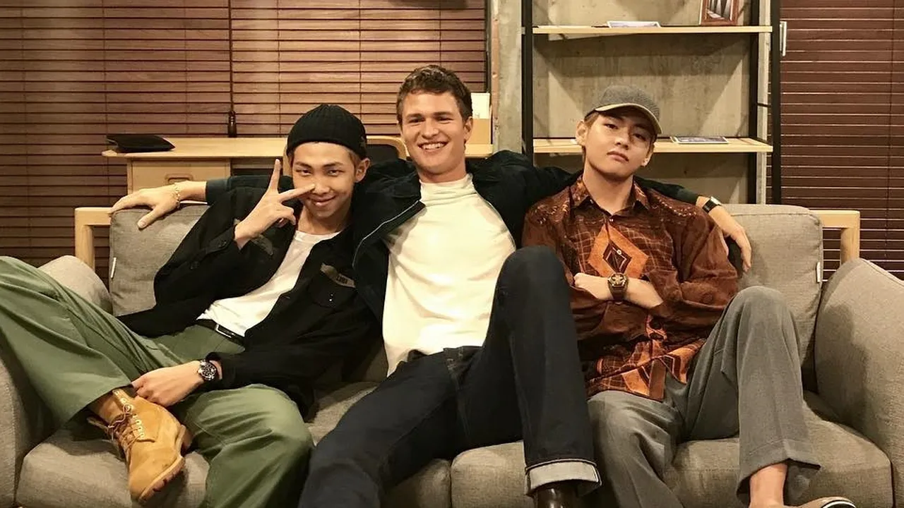 Lucunya Ansel Elgort Jadi Seorang ARMY, Sampai Umbar Kedekatan dengan V BTS