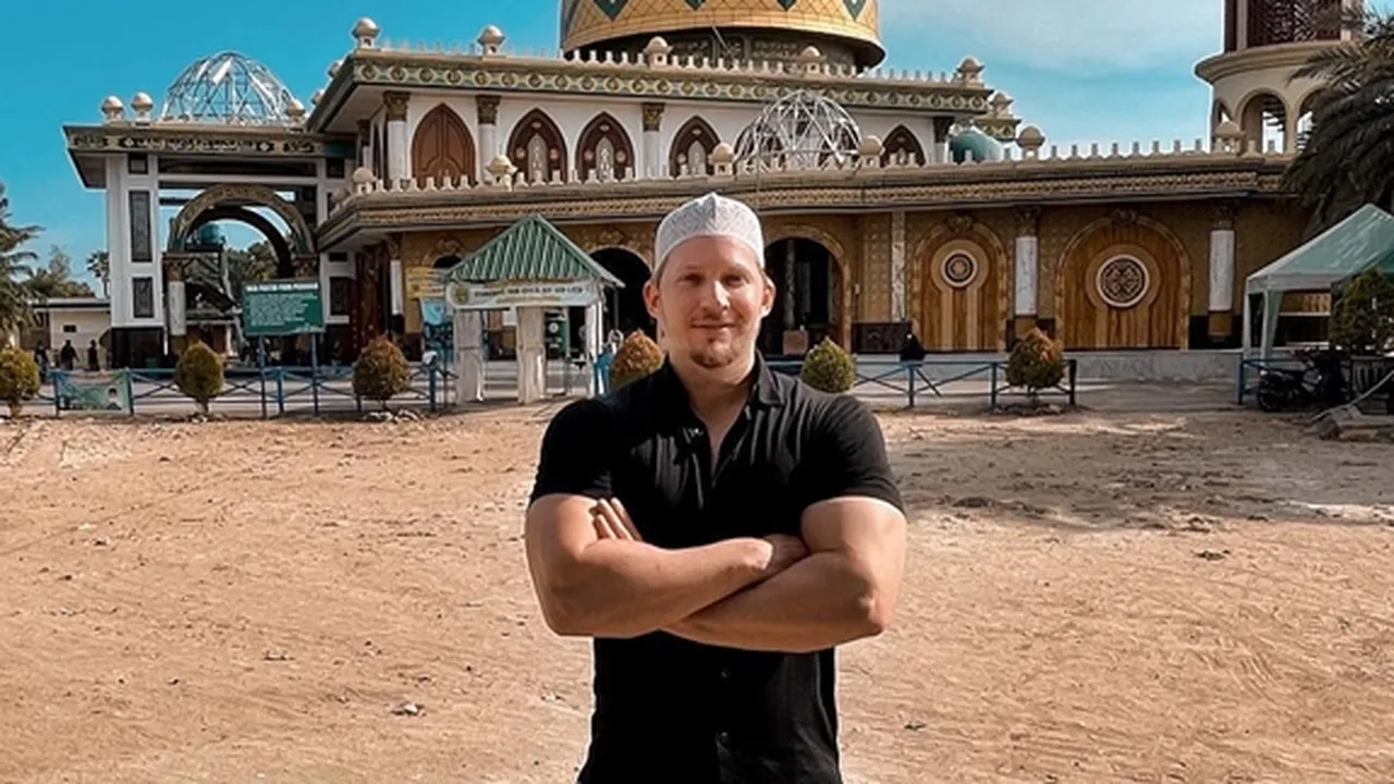 Luka Berat, Drummer Grup Debu Daood Abdullah Kecelakaan di Tol Probolinggo - Dua Penumpang Tewas Luka Berat, Drummer Grup Debu Daood Abdullah Kecelakaan di Tol Probolinggo - Dua Penumpang Tewas