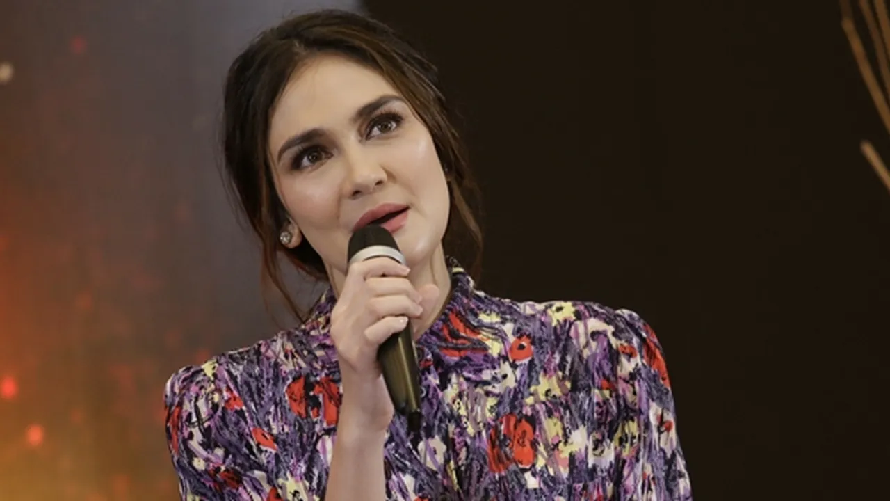 Luna Maya Dekat Dengan Orang Yang Mirip Reino Barack?