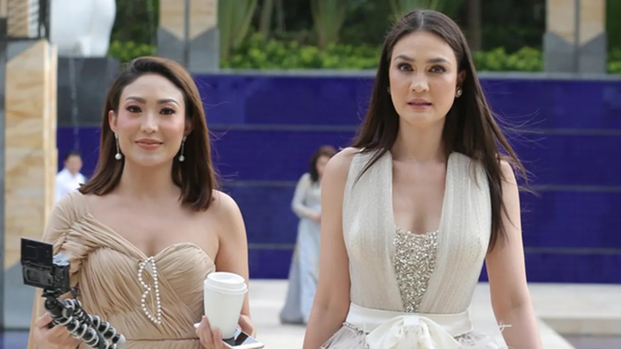 Luna Maya Dikabarkan Punya Pacar di Jepang, Apa Komentar Ayu Dewi?