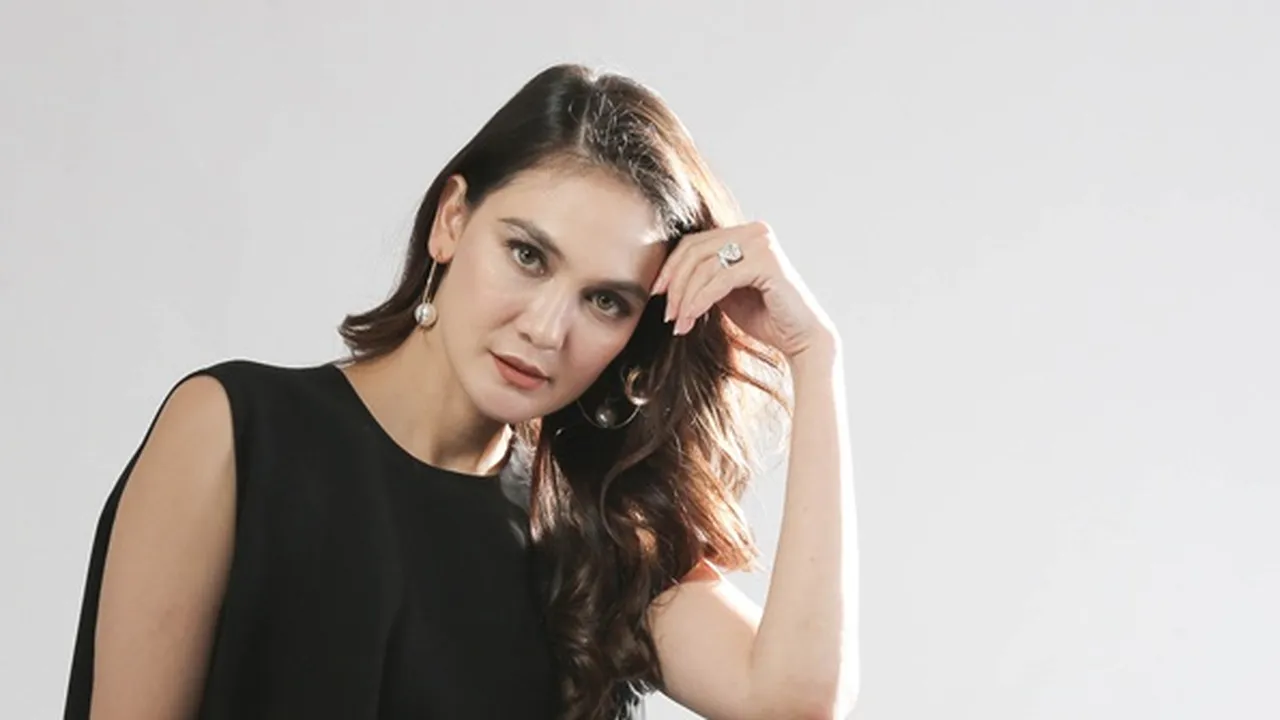Luna Maya Diramal Akan Dinikahi Pengusaha Tahun 2020
