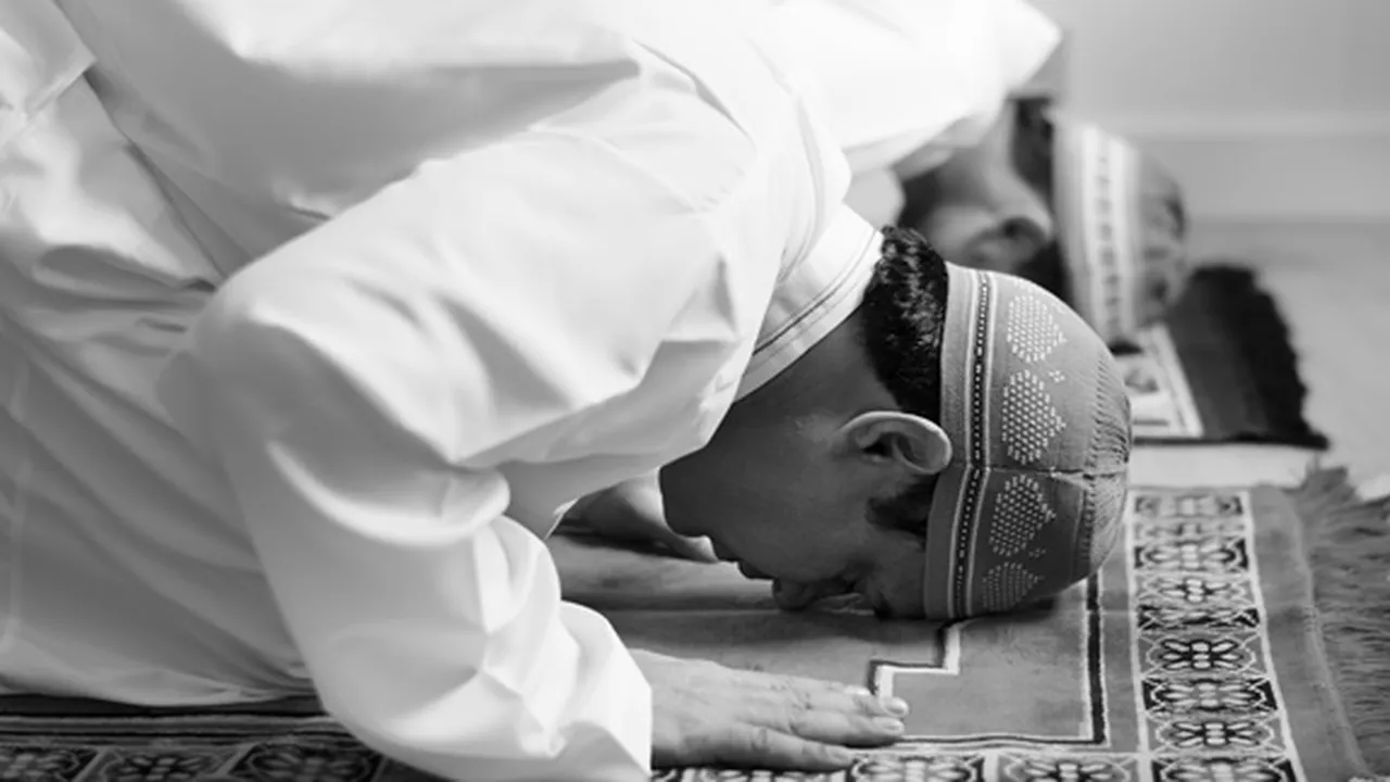 Macam-macam Sujud dalam Islam, Ketahui Pengertian dan Fungsinya