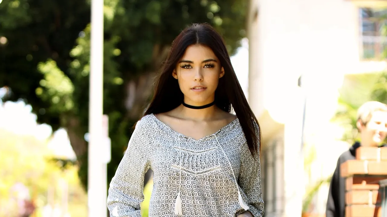 Madison Beer Umumkan Pertunangan dengan Justin Herbert, Dilamar secara Romantis