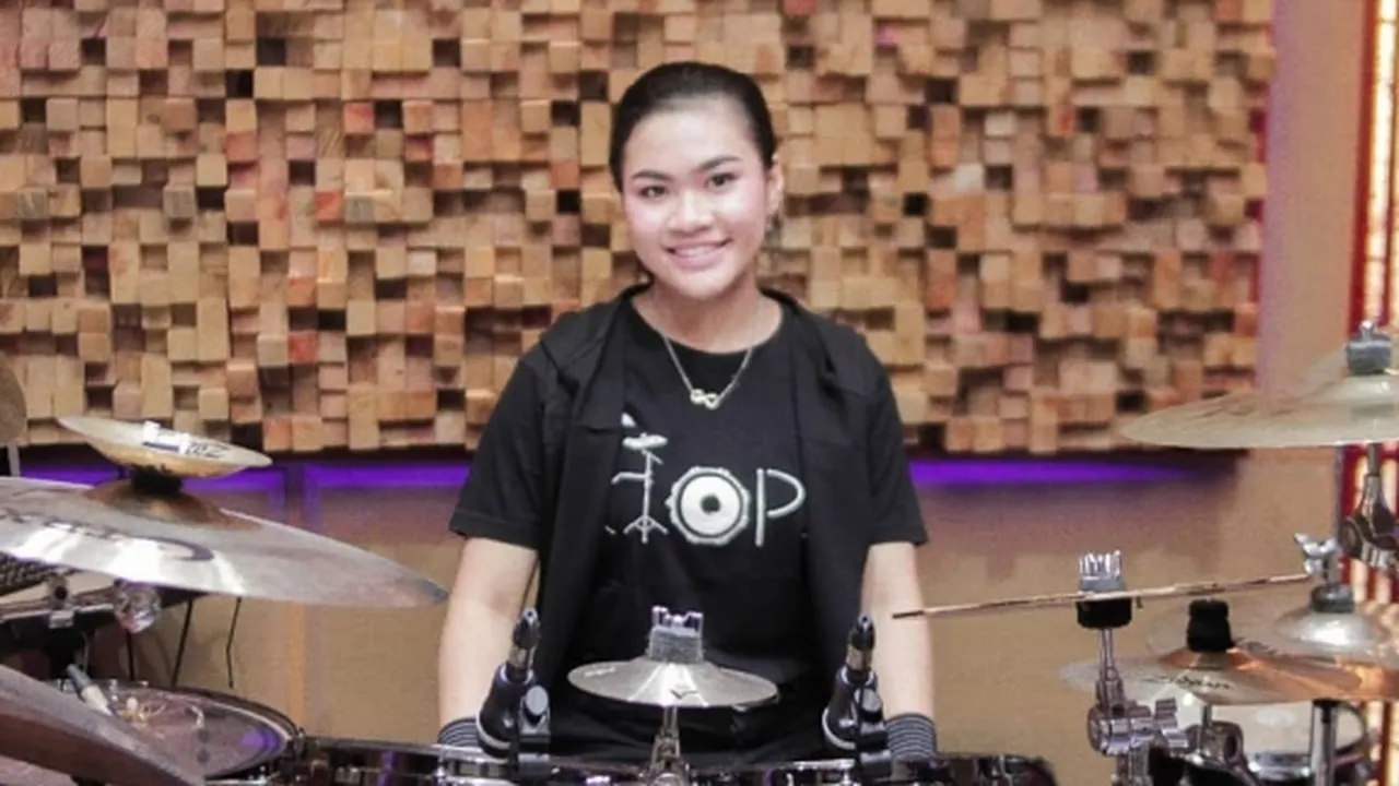 Main Drum Selama 22 Jam, Drummer Belia Bunga Bangsa Pecahkan Rekor MURI