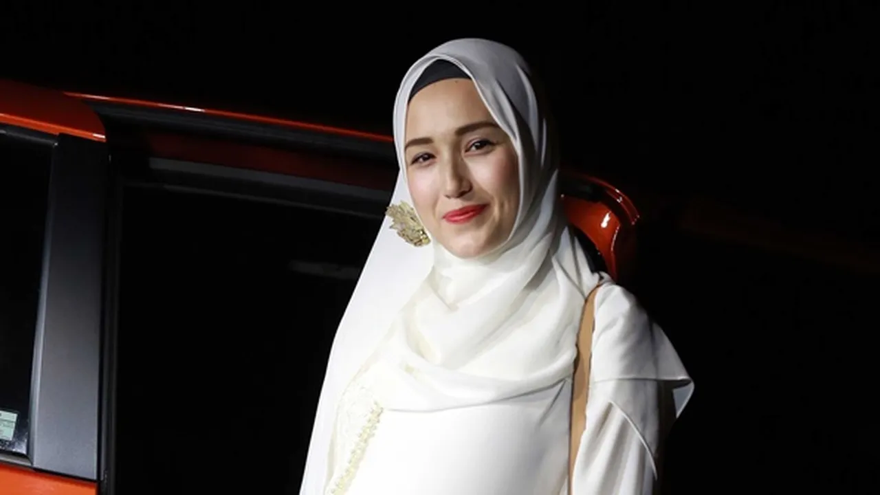 Maju Jadi Caleg, Adelia Istri Pasha Ungu Dapat Teguran Tertulis Maju Jadi Caleg, Adelia Istri Pasha Ungu Dapat Teguran Tertulis
