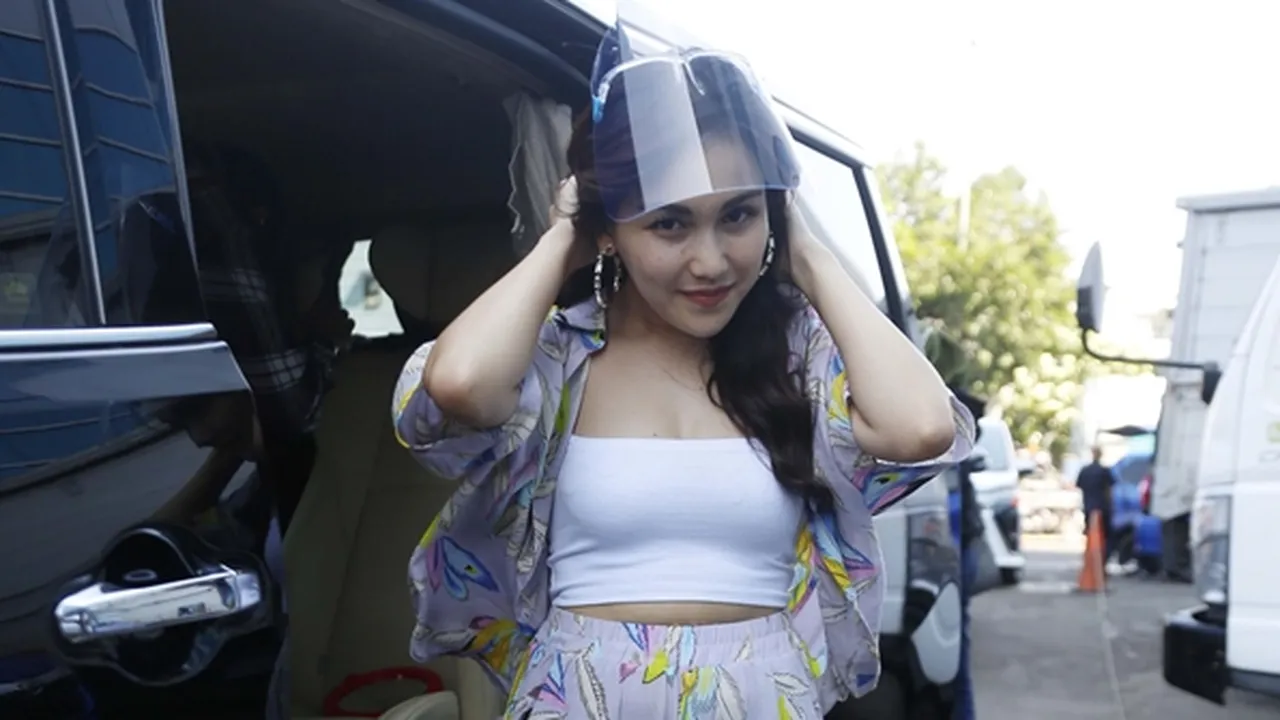 Makin Mesra dan Romantis, Adit Jayusman Beri Beri Buket Bunga Untuk Ayu Ting Ting dan Panggil 'Sayang'