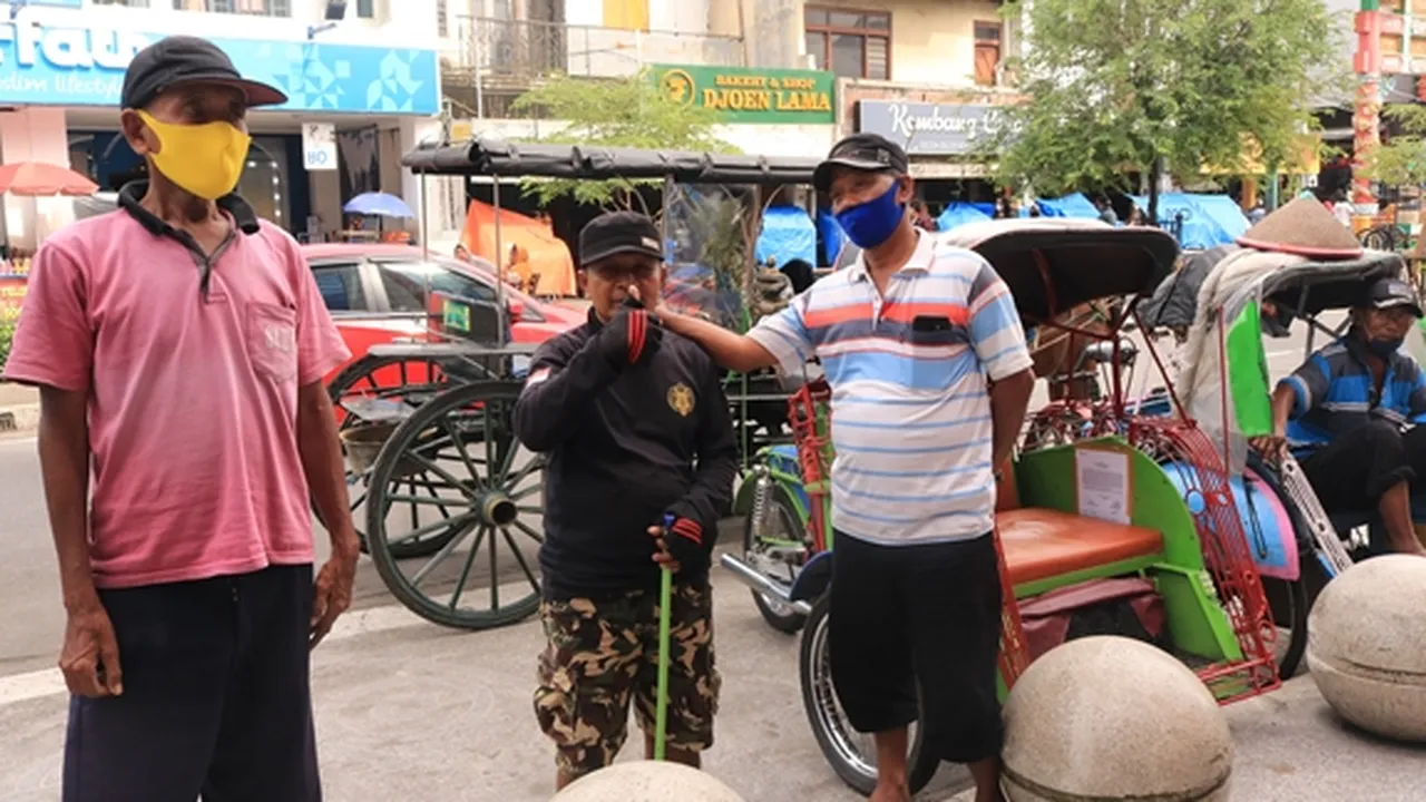 Malioboro Kembali Diserbu Pelancong, Tukang Becak Mulai Bangkit Berburu Penumpang