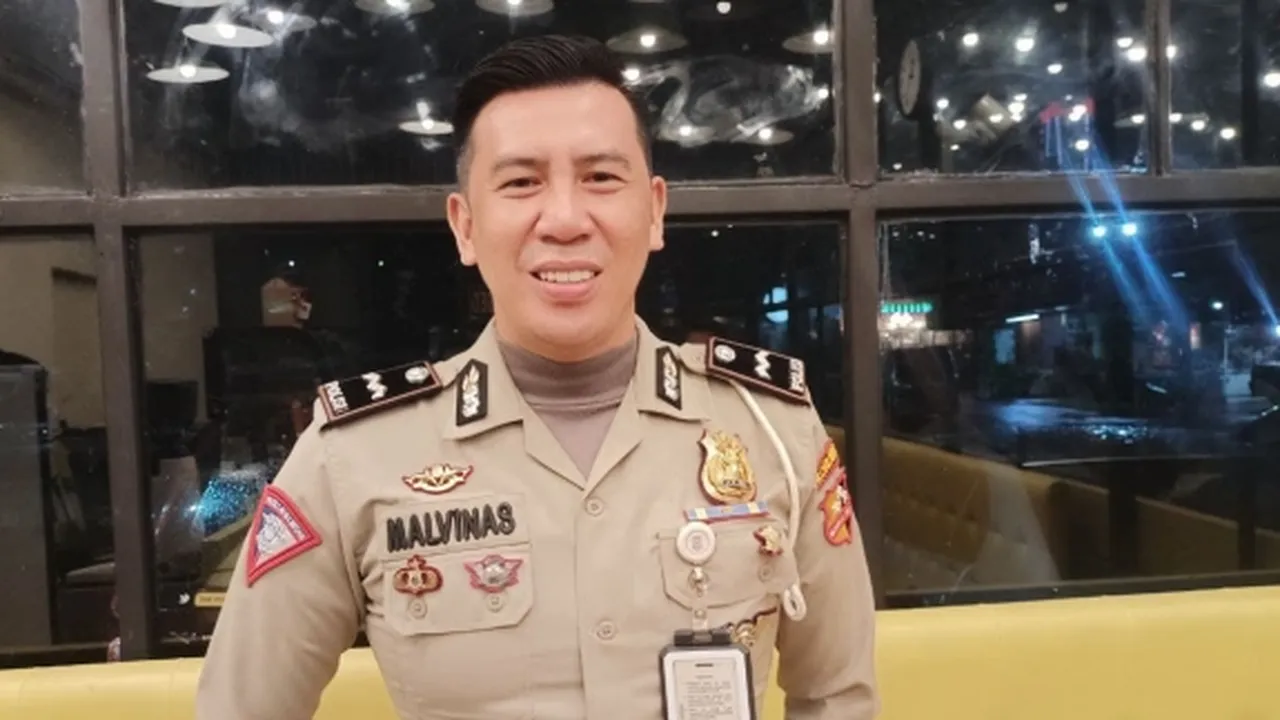 Malvinas Bharaduta, Sosok Polisi Ganteng yang Viral Karena Konten Masak di TikTok