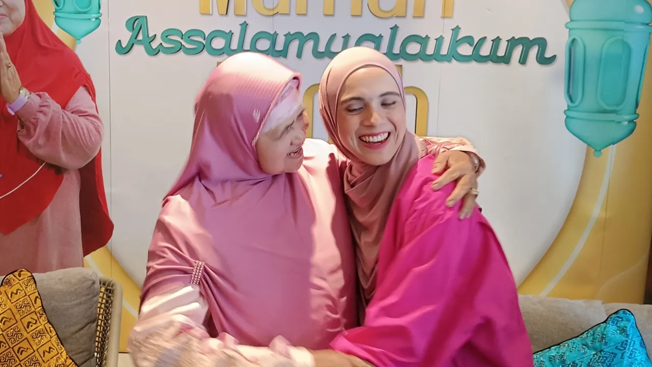 Mamah Dedeh Berdakwah dengan Kemasan Sketsa Bareng Nycta Gina