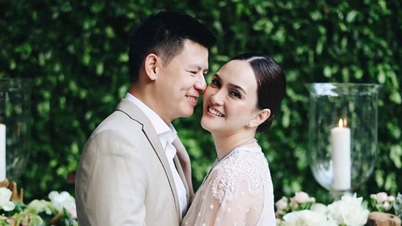 Mandi Bareng, Shandy Aulia dan David Herbowo Pamer Pose Super Mesra
