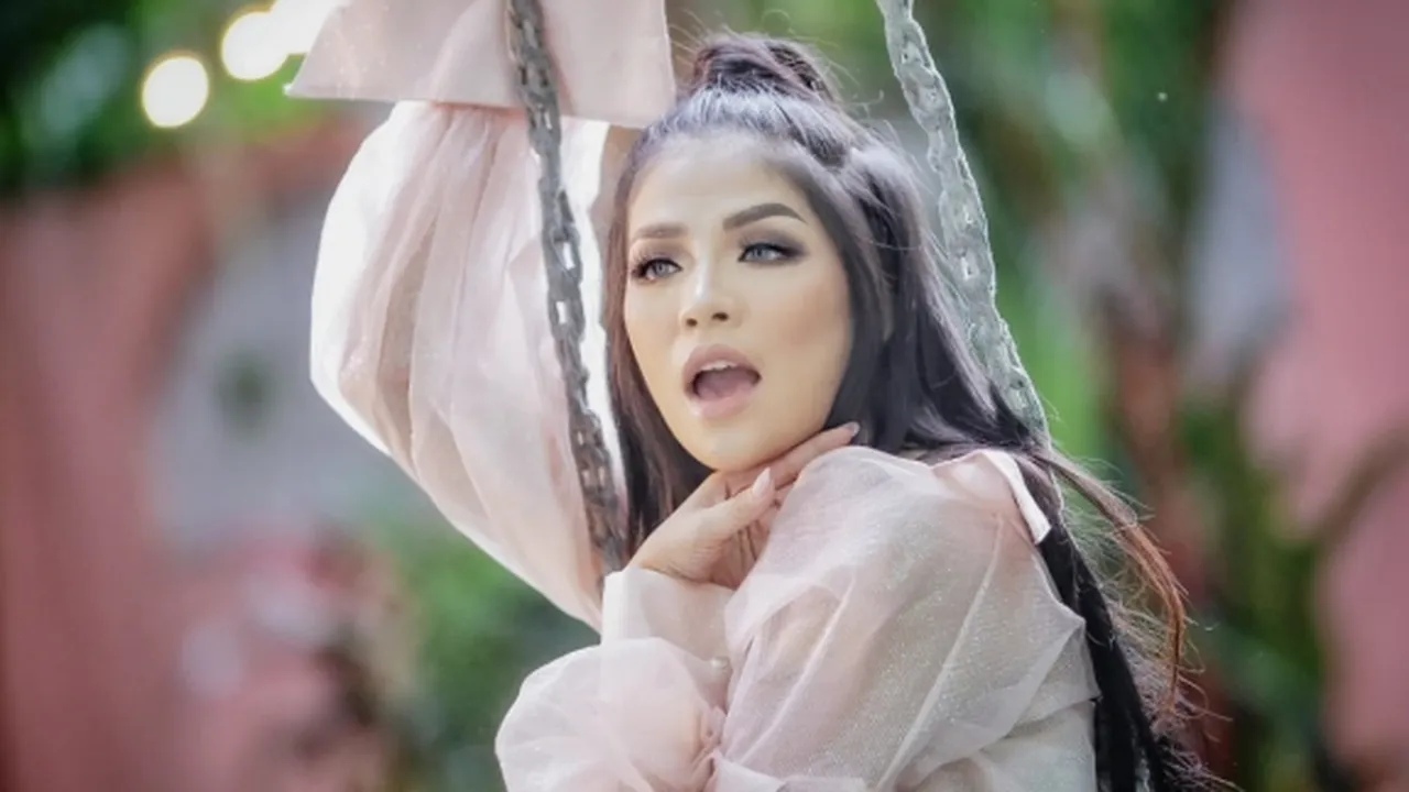 Manfaatkan Berita Viral Nissa Sabyan, Vebrie Verona Garap Lagu Tentang 'Gelay' Manfaatkan Berita Viral Nissa Sabyan, Vebrie Verona Garap Lagu Tentang 'Gelay'