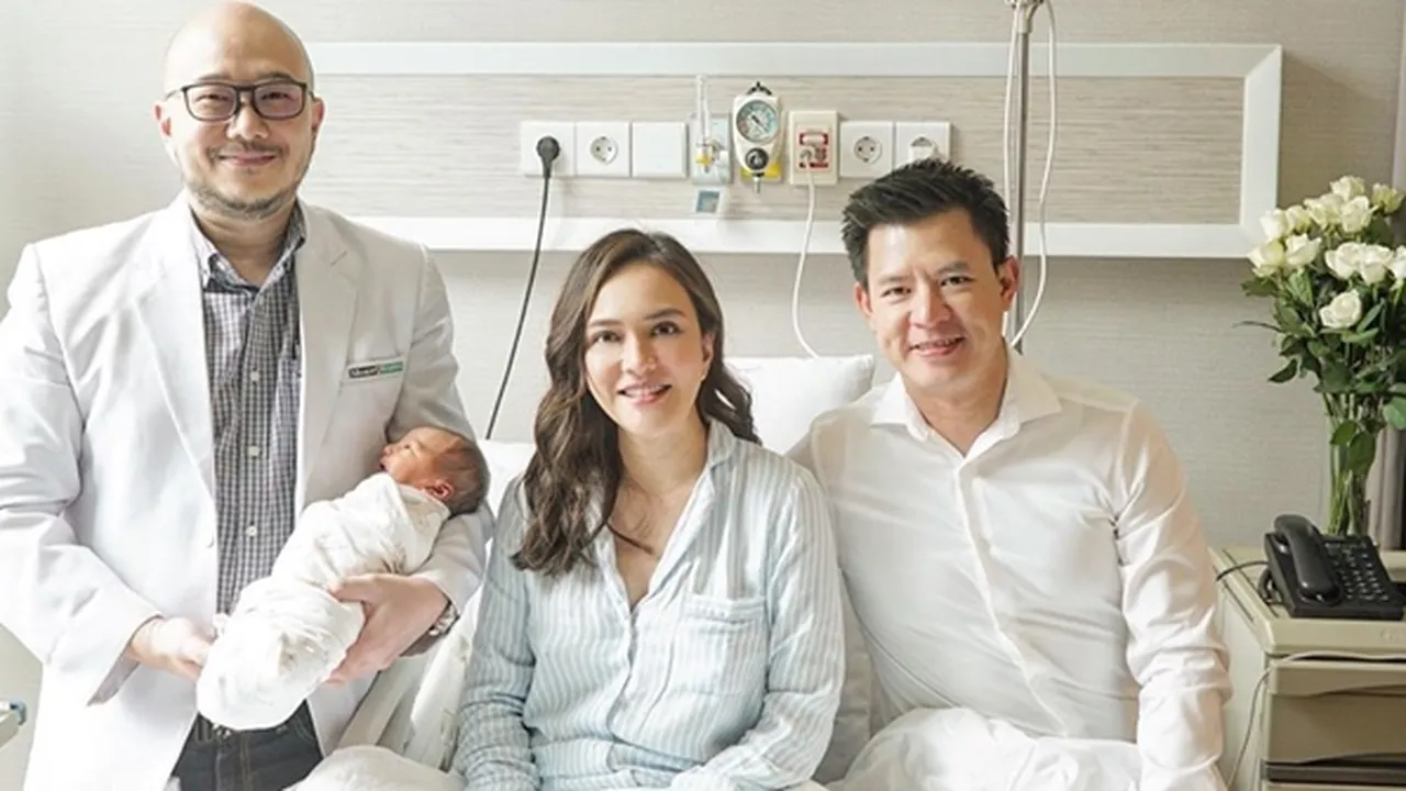 Manisnya Momen Pertama Shandy Aulia Menyusui Claire Sesaat Setelah Melahirkan