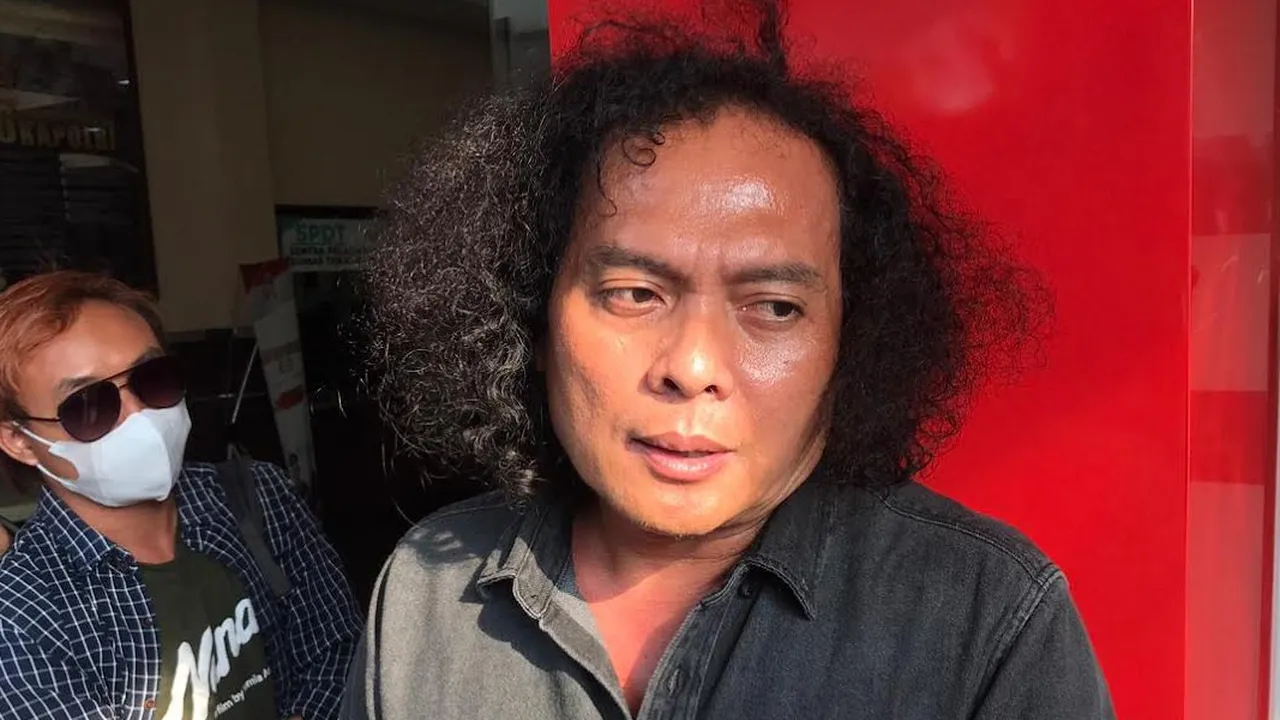 Mantan pengacara Bharada E, Deolipa Yumara Laporkan Angel Lelga Atas Dugaan Pencemaran Nama Baik Mantan pengacara Bharada E, Deolipa Yumara Laporkan Angel Lelga Atas Dugaan Pencemaran Nama Baik