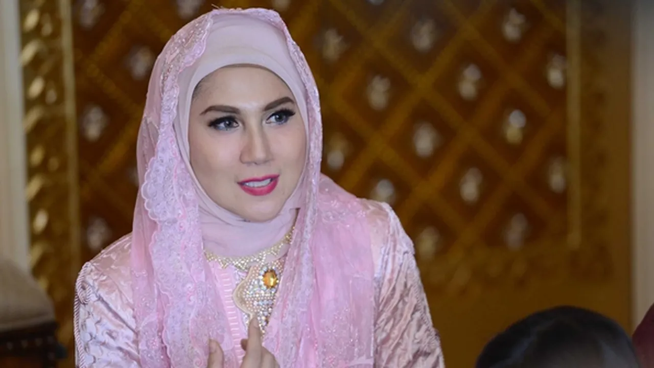 Marini Zumarnis Tabah Lepas Kepergian Sang Ibunda
