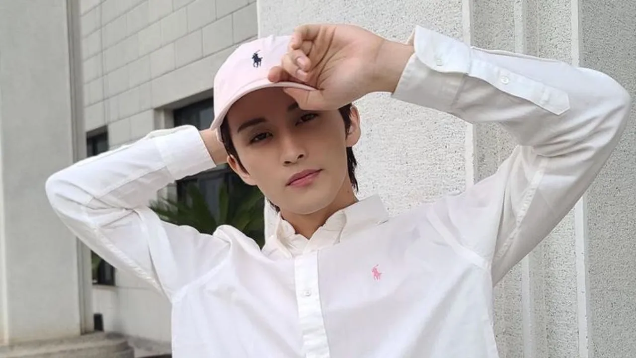 Harga OOTD-nya Fantastis, Mark NCT Jadi Brand Ambassador Polo Ralph Lauren