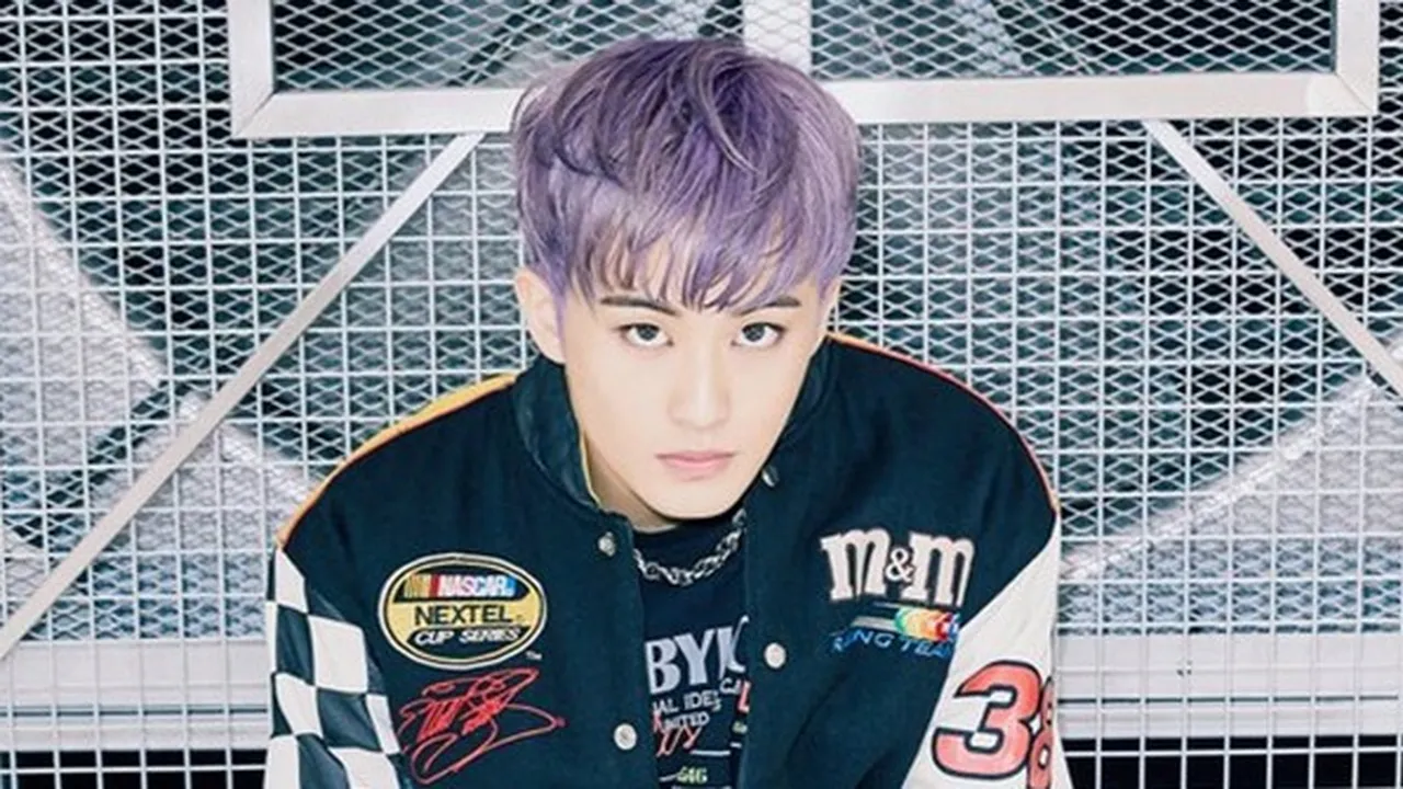 Mark NCT Pakai Kemeja Brand Lokal Indonesia, Fans Banyak yang Open Order