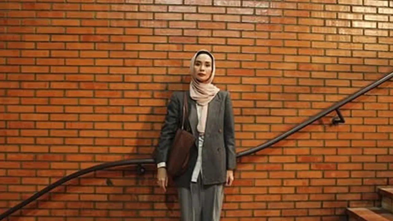 Marsha Timothy Angkat Kursi Roda Sendiri di Salah Satu Scene Film TUKAR TAKDIR, Pantes Capeknya Natural