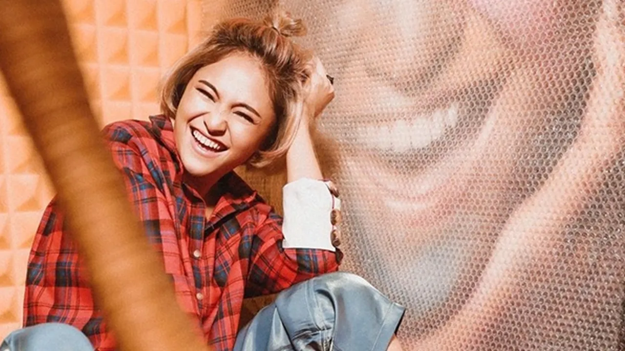 Marshanda Dandan Nyentrik dan Berpose di Atas Mesin Cuci, Netizen: Ngapain Kak?