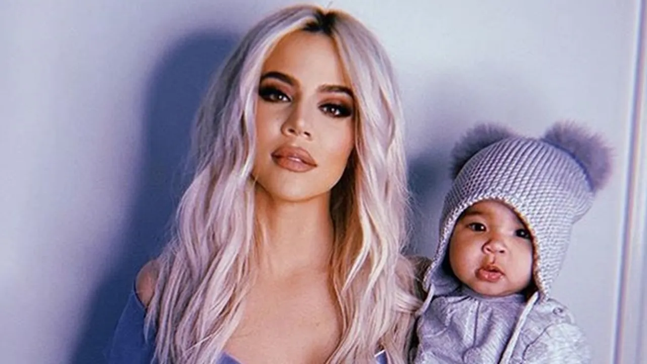 Masih Bayi, Lucunya True Thompson Putri Khloe Kardashian Main Alat Make-up