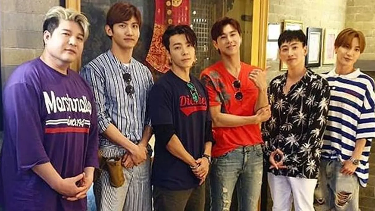 Masih di Yogyakarta, Super Junior & TVXQ Lanjut ke Pantai Parangtritis