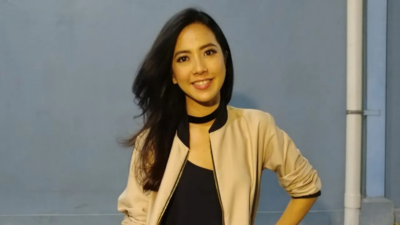 Masih Jalan Bareng Delon Walau Jalani Proses Cerai, Ini Alasan Yeslin Wang